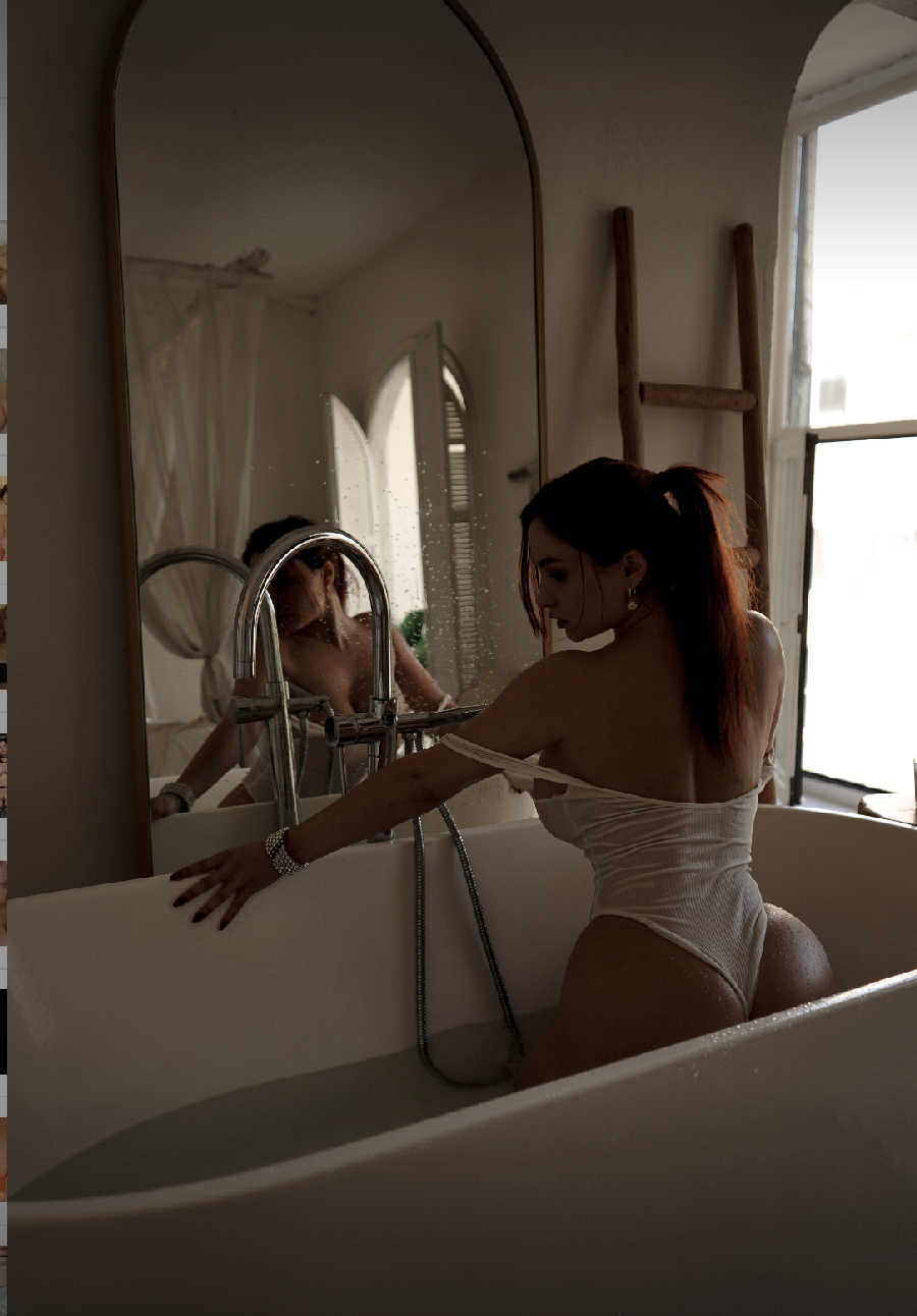 A playful frame from Miranda Faith nude — online in Matsuyama