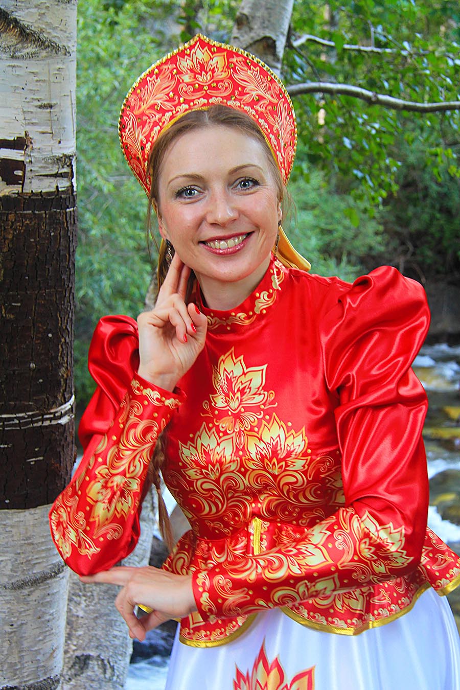 Women in Slavic costumes in Matsuyama