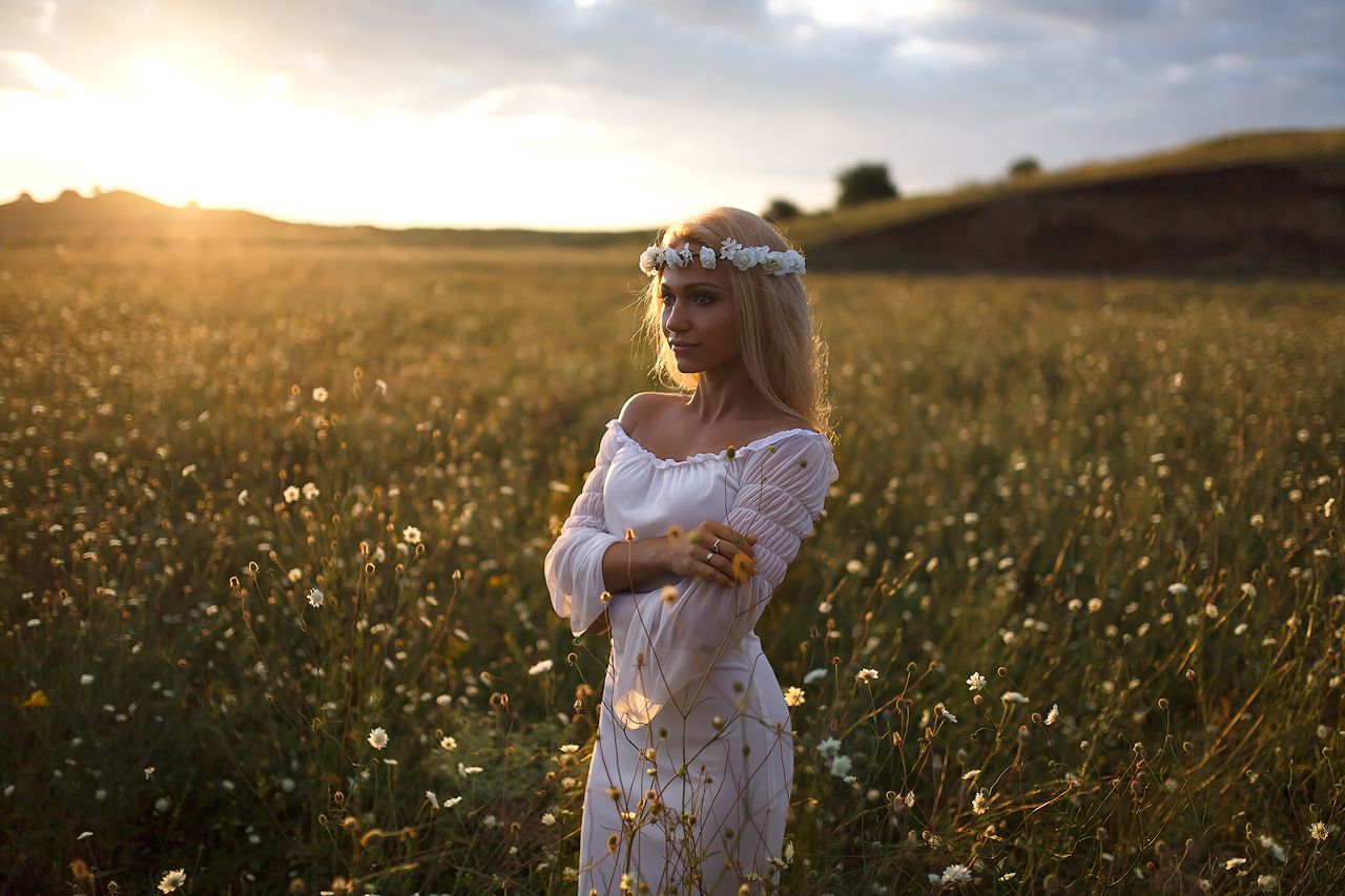 Girls in Slavic costumes in Matsuyama